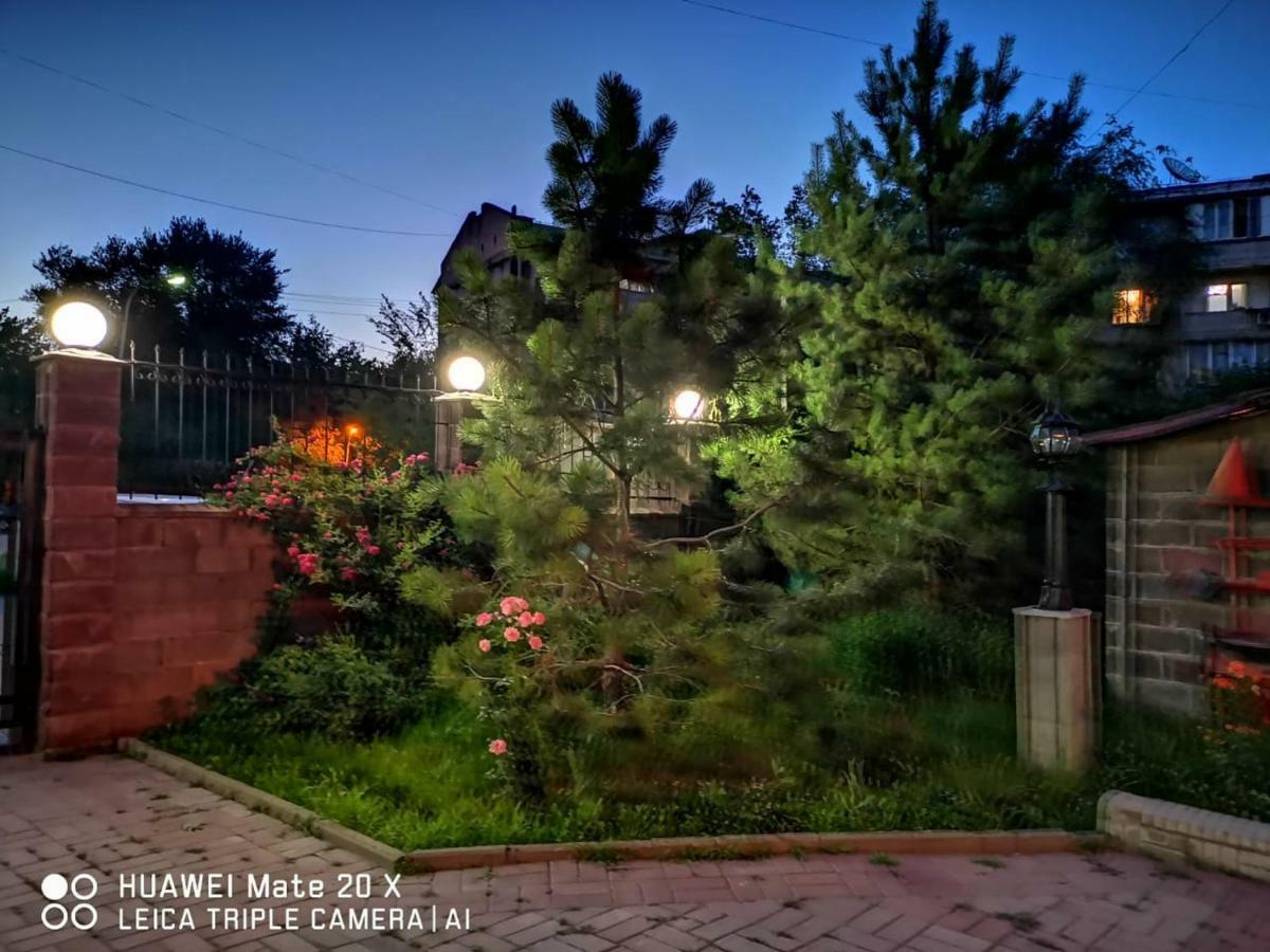 Hotel Kezdesu Almaty Esterno foto